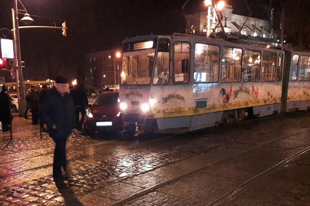 «Львівелектротранс» вперше відсудив ₴30 тис. у водіїв автомобілів, які заважали руху трамваїв