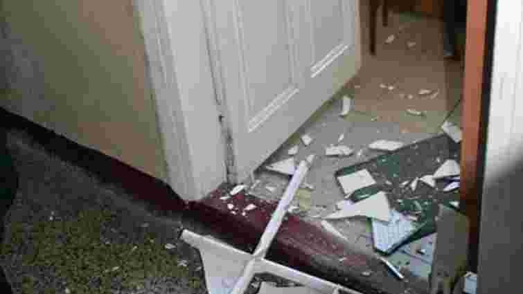 Поліцейські затримали 21-річного чоловіка, який виламав 40 дверей у самбірській поліклініці