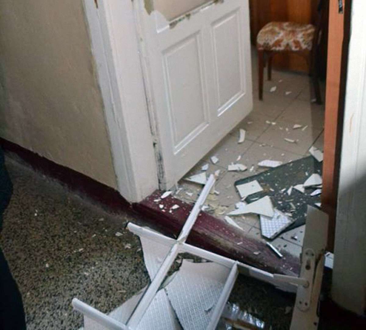 Поліцейські затримали 21-річного чоловіка, який виламав 40 дверей у самбірській поліклініці