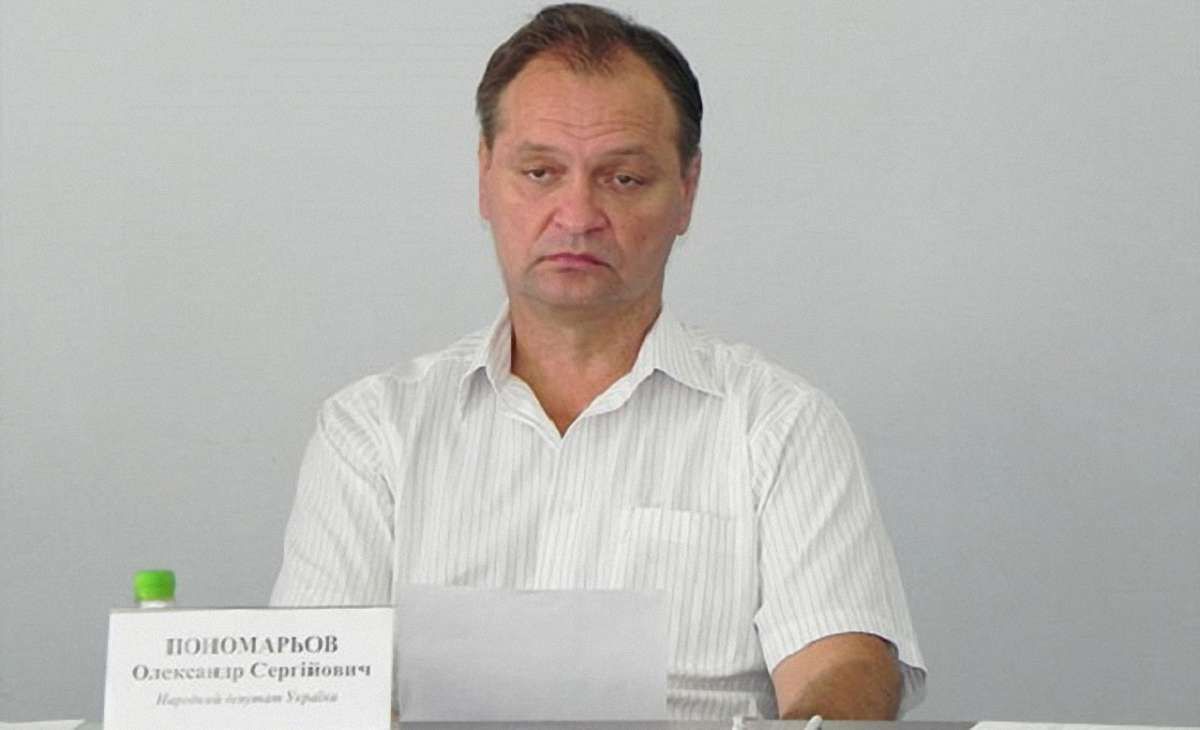 У Верховній Раді депутат від «Волі народу» відібрав у журналістів мобільні телефони