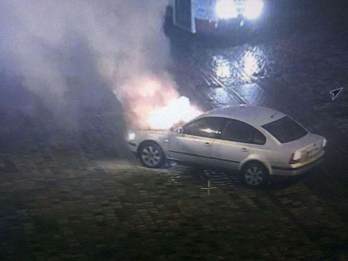 У центрі Львова загорівся автомобіль Volkswagen