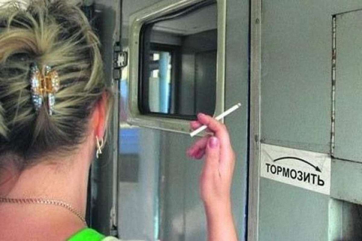 «Укрзалізниця» роздумує над впровадженням вагонів для курців