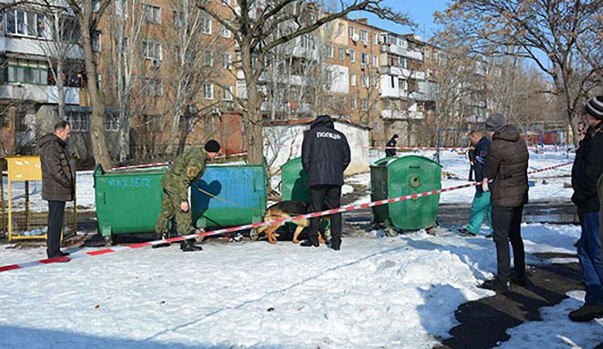 У Миколаєві матір убила ножицями новонароджену дитину і викинула її у смітник