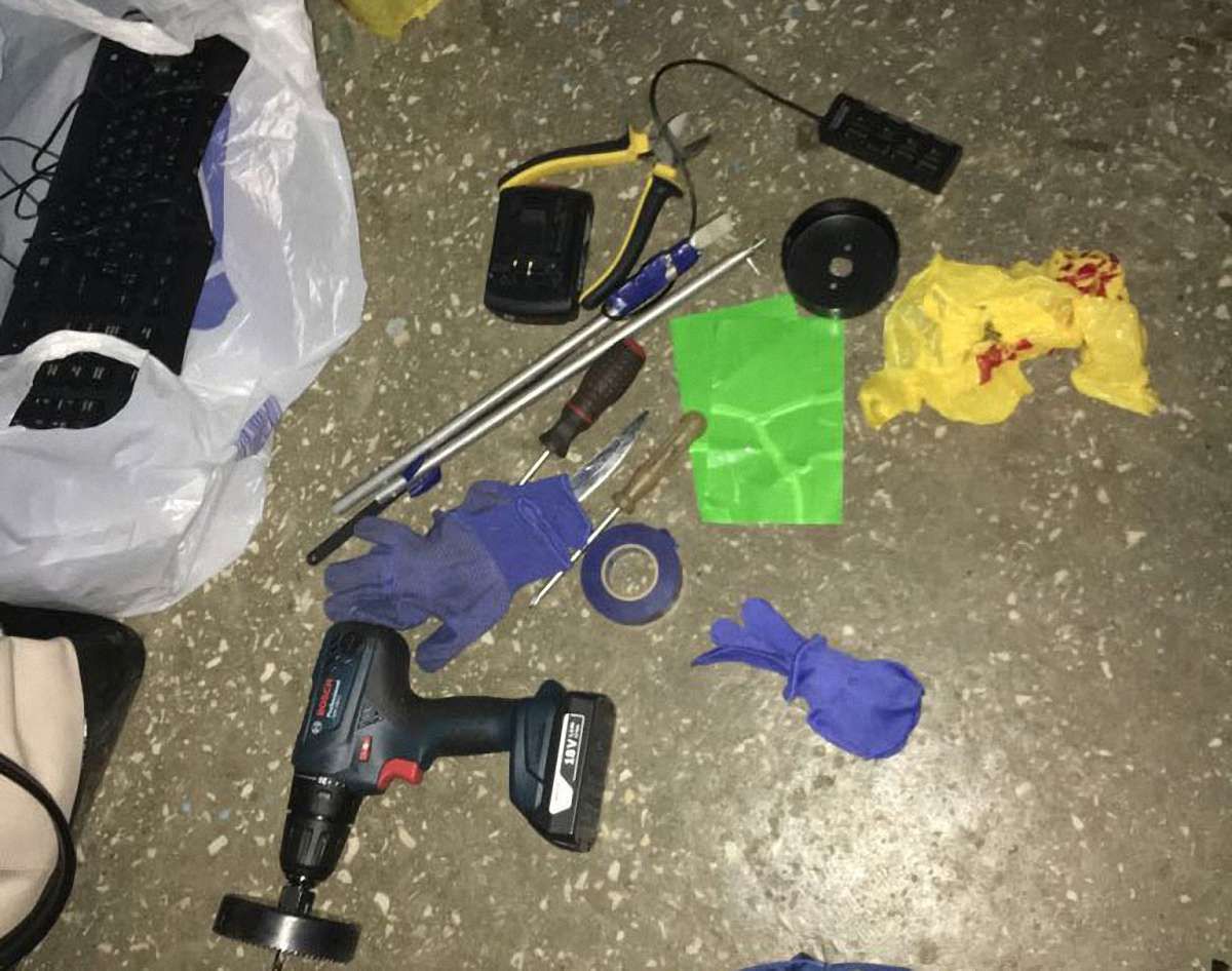 У Чернігівській області двоє хакерів намагалися пограбувати банкомат «ПриватБанку»