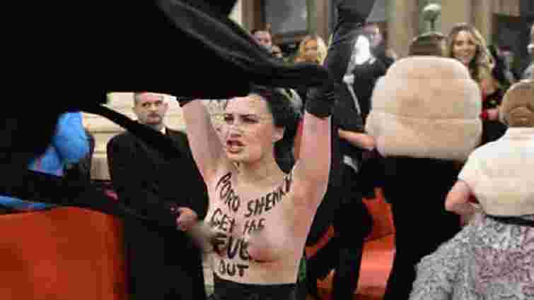 Активістку Femen, яка оголила груди на Віденському балу, провів російський посол, – Геращенко