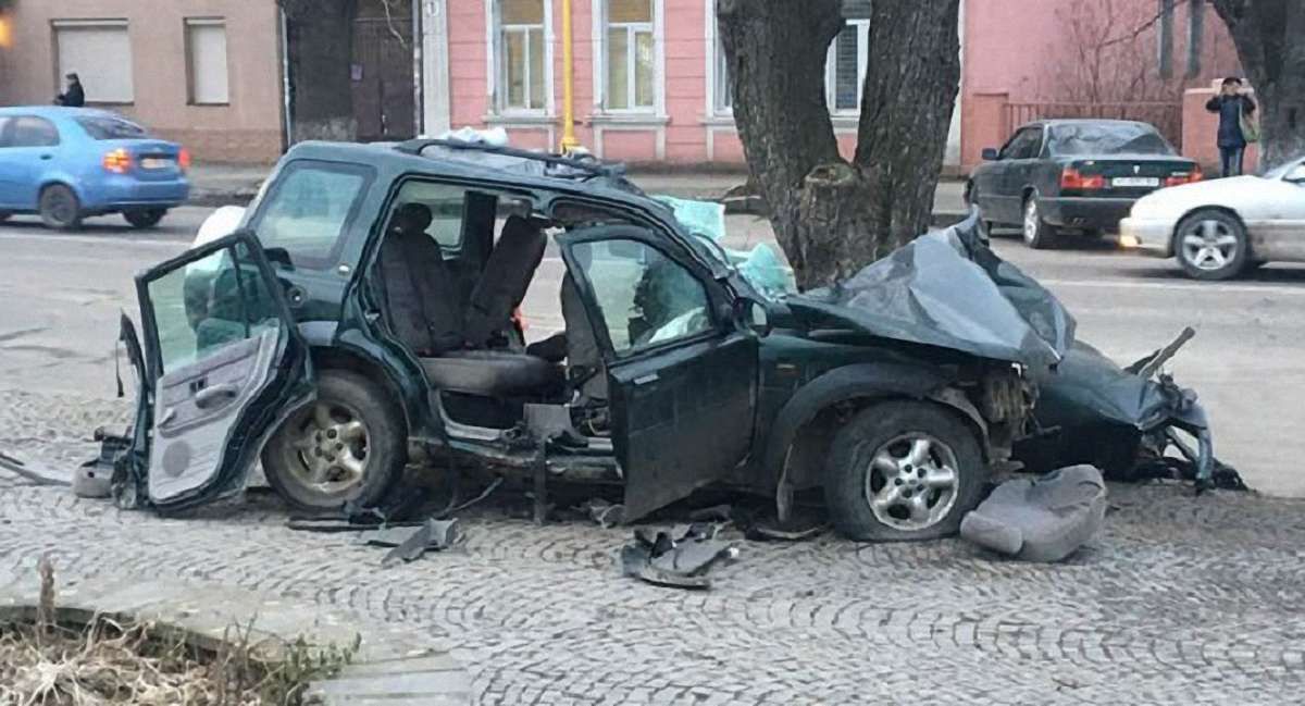 В центрі Ужгорода в аварії загинули троє арабів