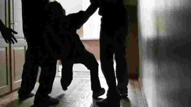 На Тернопільщині підлітки катували однолітка та знімали знущання на відео