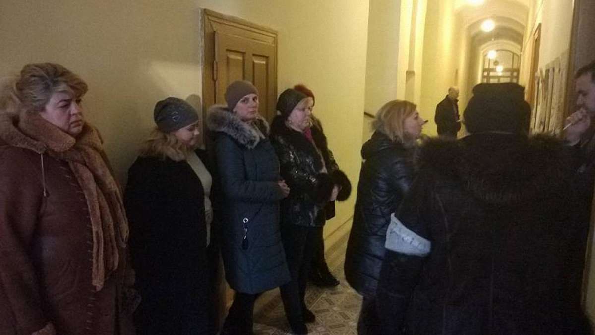 Близько 20 торгівців з Привокзального ринку оголосили голодування під кабінетом мера Львова