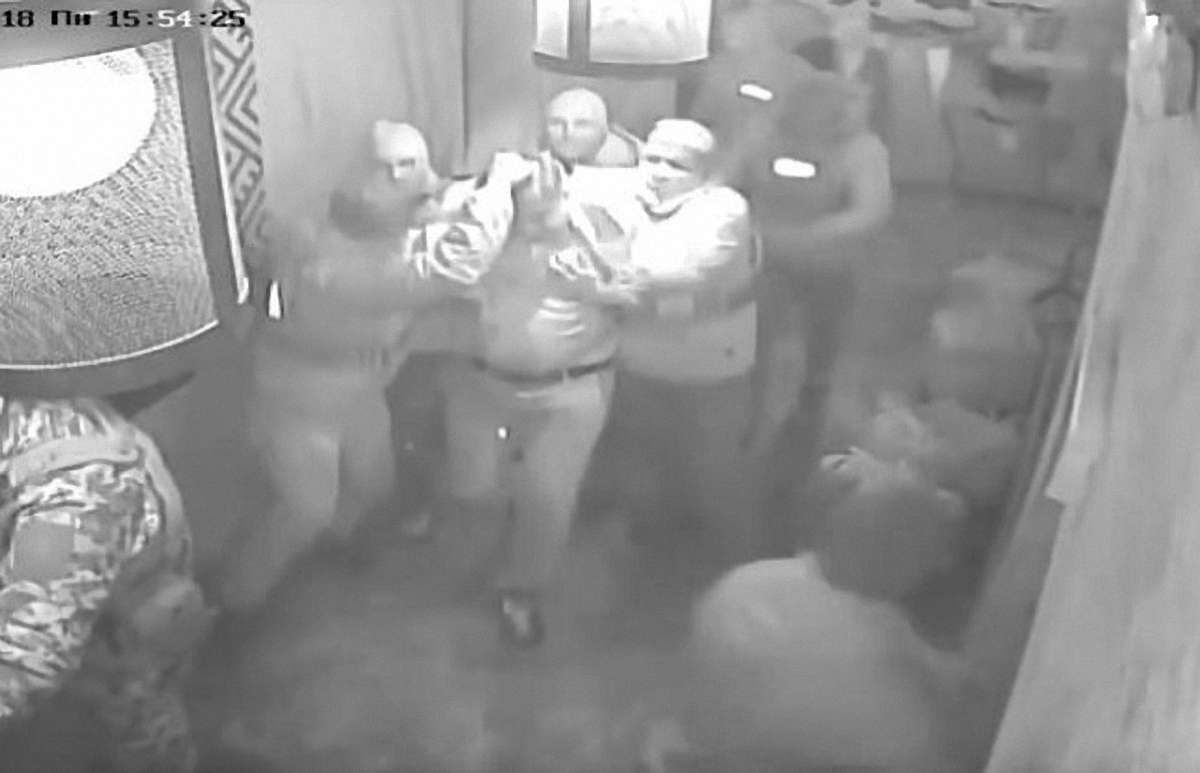 Оприлюднене відео затримання Саакашвілі в ресторані «Сулугуні» в Києві