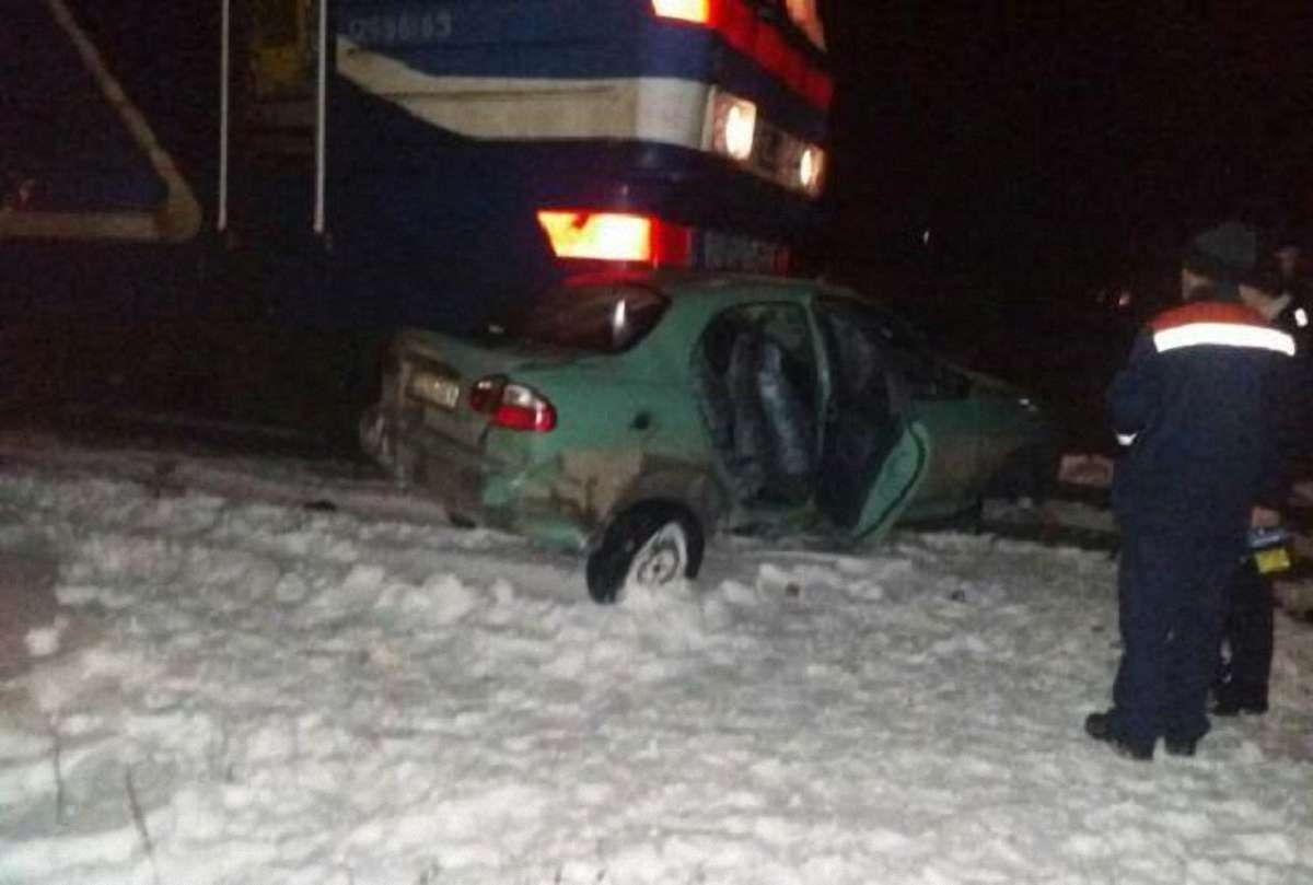 Неподалік Тернополя потяг протаранив легковий автомобіль