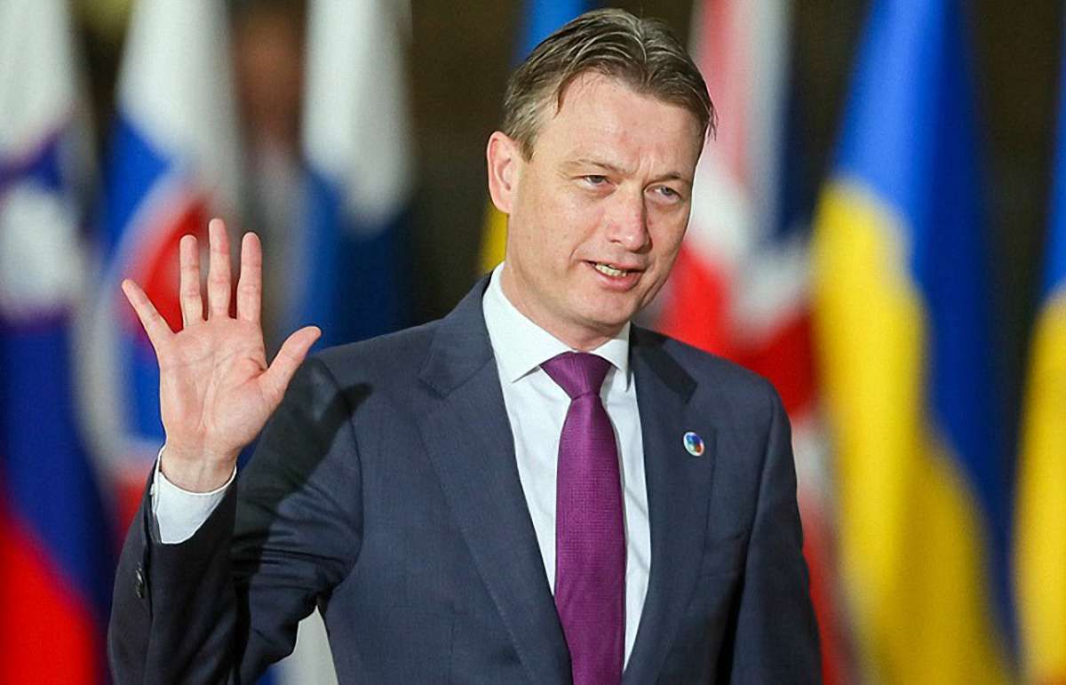 Голова МЗС Нідерландів пішов у відставку через брехню про зустріч із Путіним