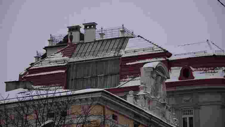 Ще один власник надбудови на даху будинку у центрі Львова погодився її демонтувати