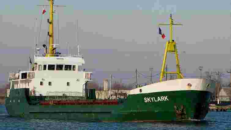 Троє українських моряків застрягли поблизу острова Крит на аварійному судні