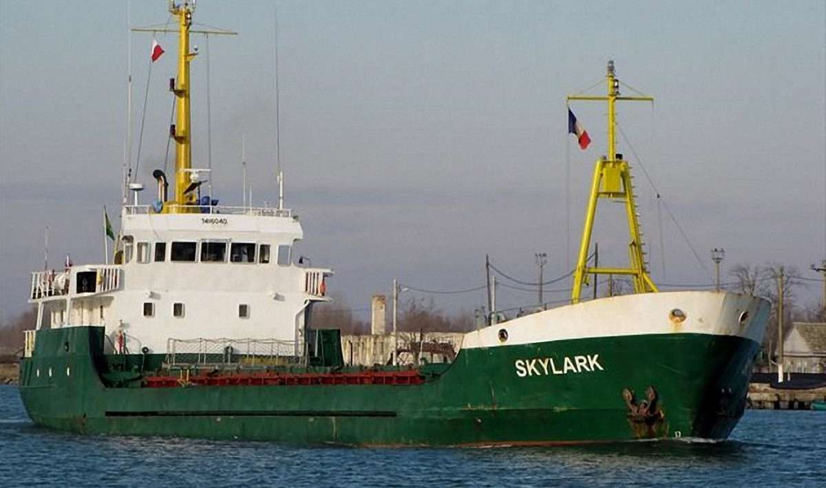 Троє українських моряків застрягли поблизу острова Крит на аварійному судні