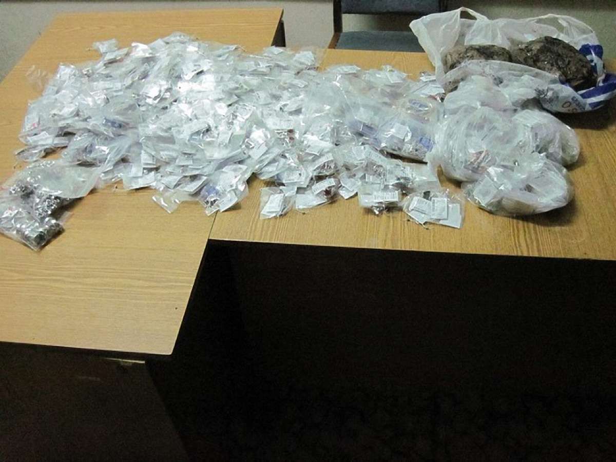 Прикордонники виявили серед вугілля у поїзді Київ-Москва 8 кг ювелірних виробів