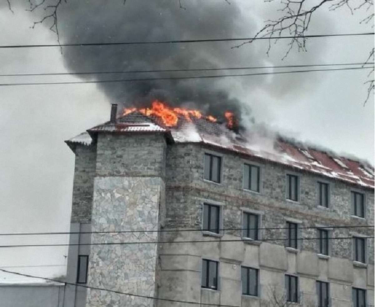 У Львові за півтори години загасили пожежу у багатоповерховому офісі