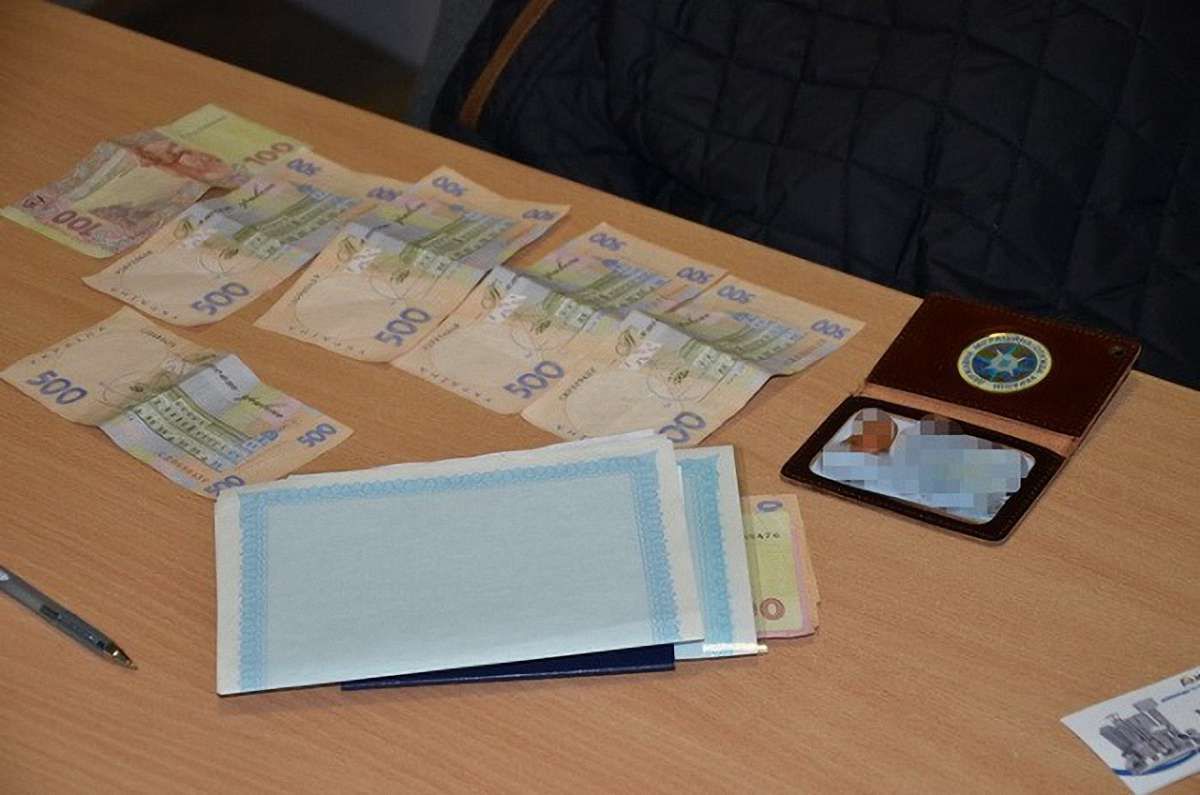 Суд призначив ₴35 тис. застави затриманій на вимаганні хабарів працівниці ДМС Львівщини
