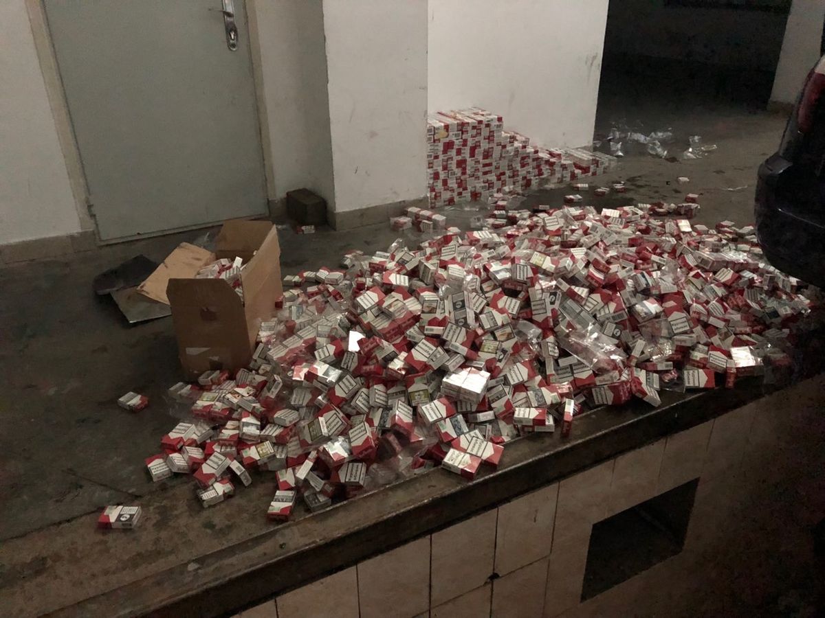 19-річний хлопець намагався вивезти до Польщі у підлозі авто 4 тисячі пачок сигарет