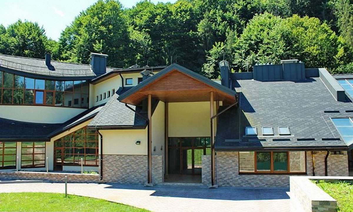 Оздоровчий комплекс НБУ в Яремчі виставили на продаж