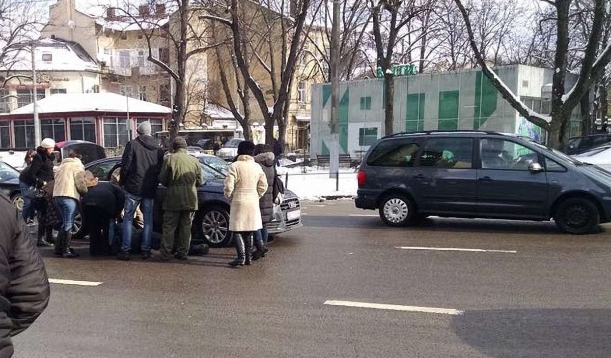 У центрі Львова водій збив пішохода поза пішохідним переходом