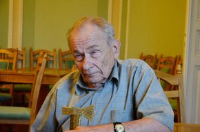 «Тепер будемо воювати за прапори? Потім за що?»