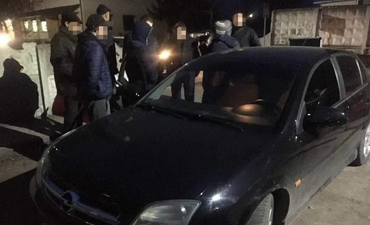 Суд оштрафував на ₴25 тис. жовківського поліцейського, що вимагав $300 хабара