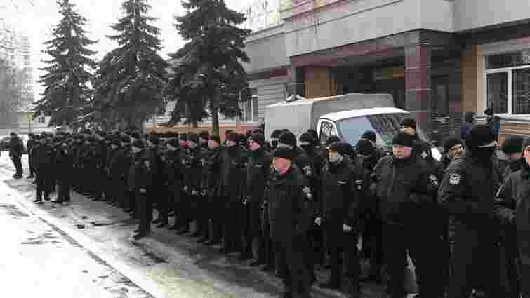 У Києві близько сотні поліцейських влаштували «мовчазний протест» під судом