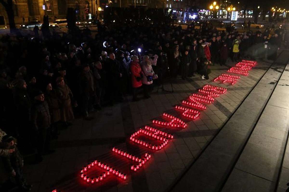 У центрі Львова відбулося поминальне віче пам’яті Героїв Небесної Сотні