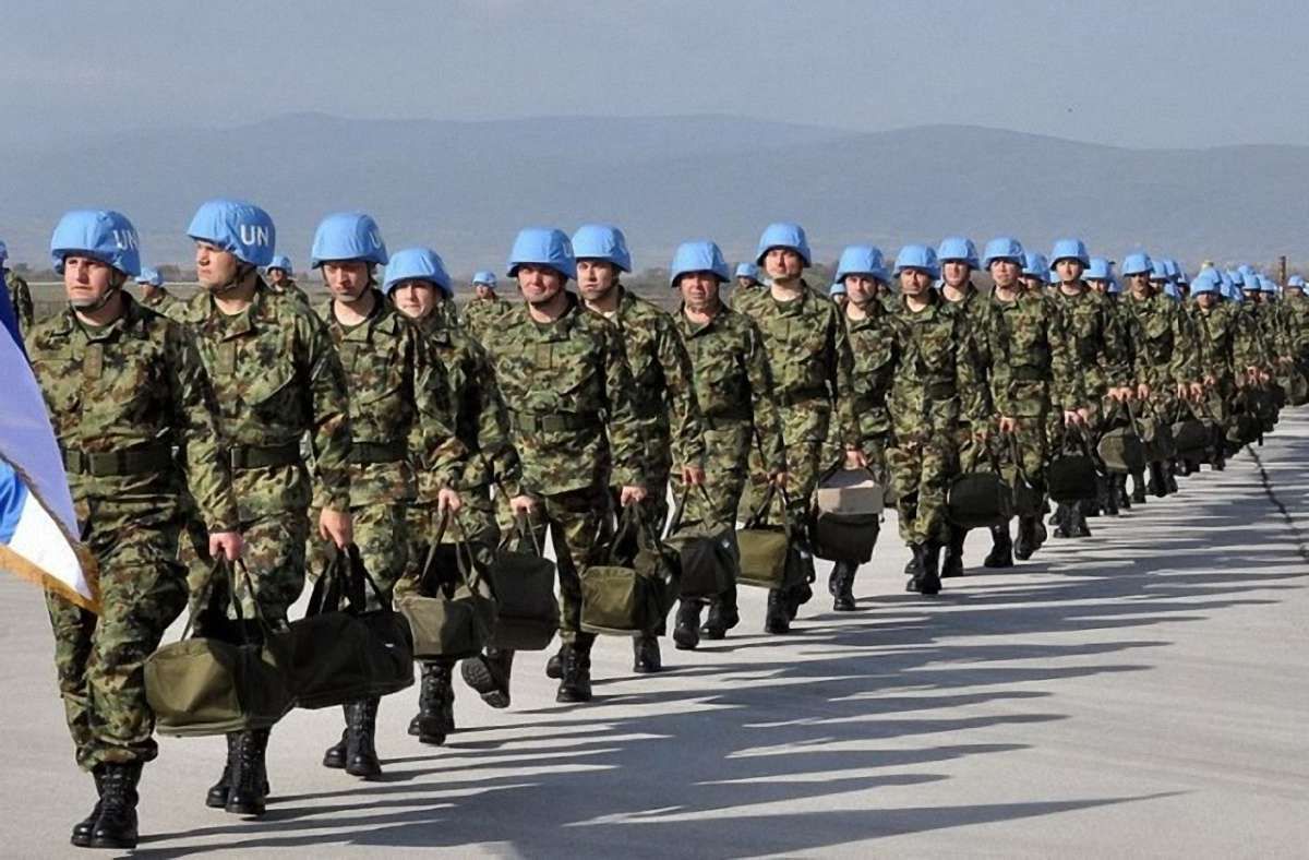 75% українців підтримують введення миротворців на Донбас, – Порошенко