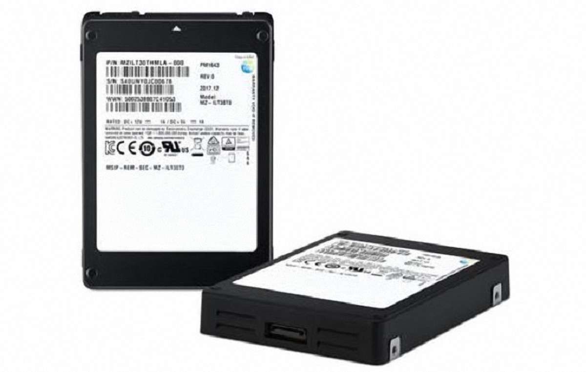 Компанія Samsung презентувала найбільший у світі SSD-накопичувач