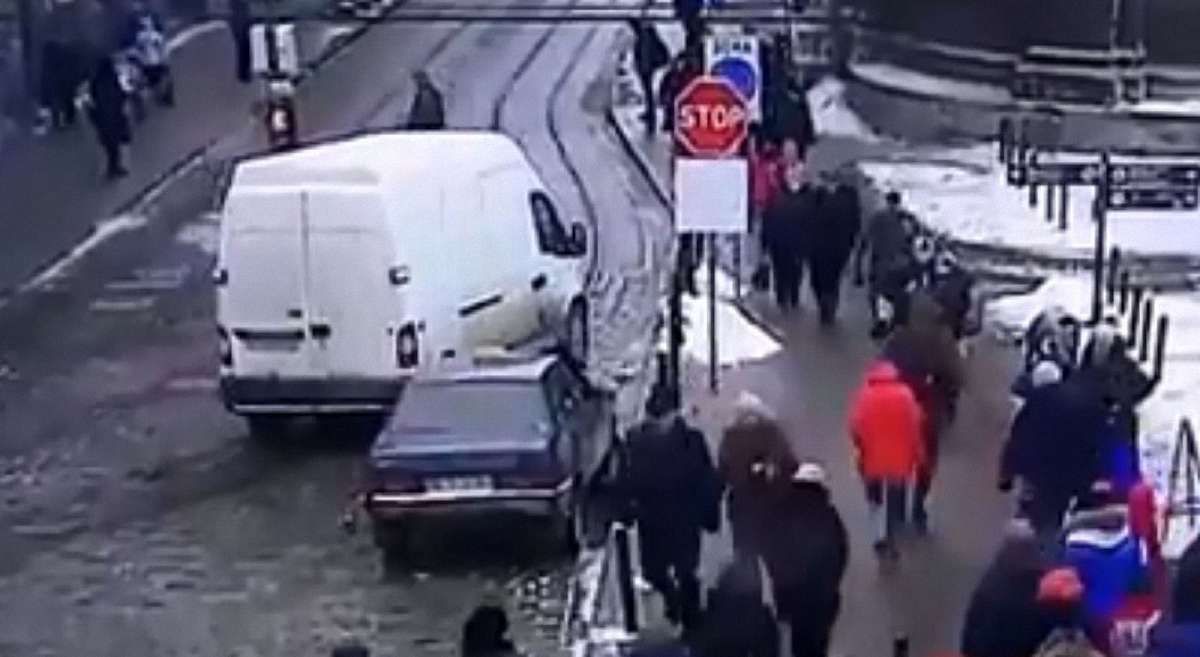 У Львові на водія склали адмінпротокол за наїзд на болард