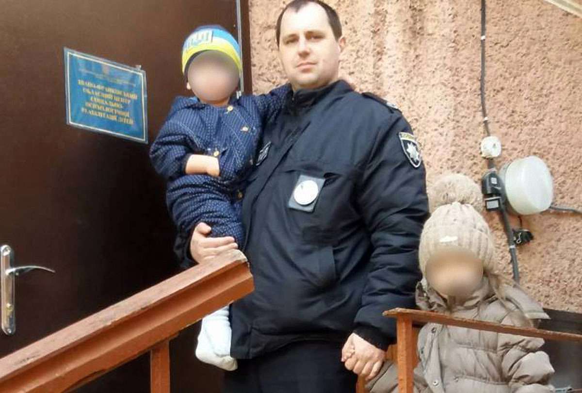 На Коломийщині поліція забрала у жінки дітей через пияцтво та антисанітарію