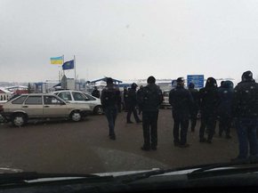 На кордоні у Раві-Руській виник конфлікт між водіями через місця у черзі