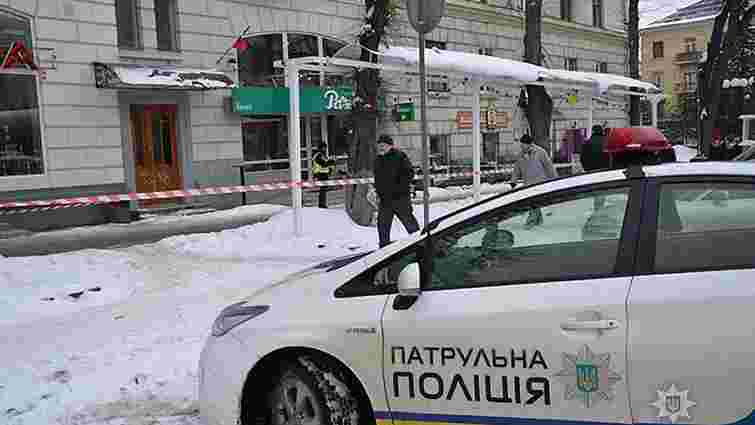 У центрі Тернополя невідомий ножем поранив екс-депутата міськради від «Свободи»