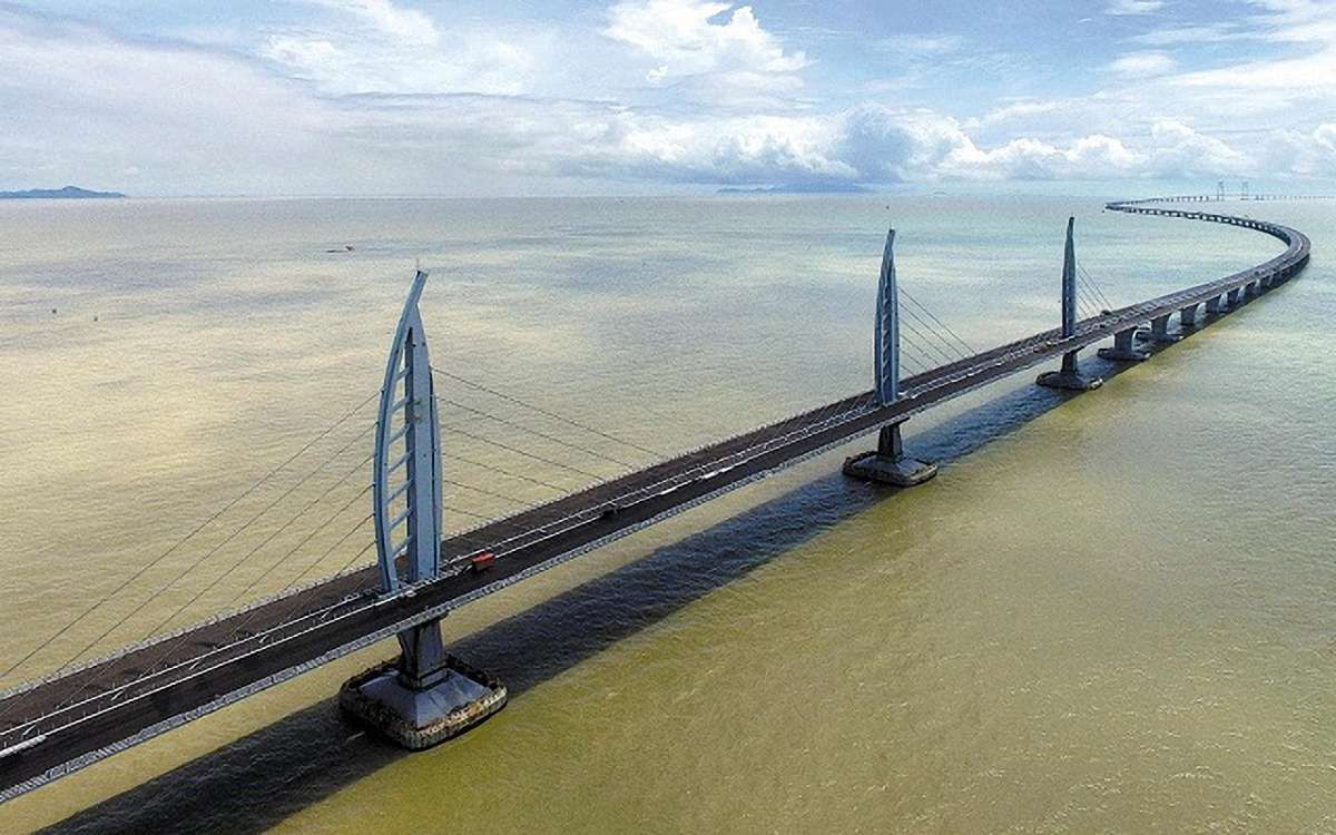 У Китаї побудували найдовший у світі морський міст