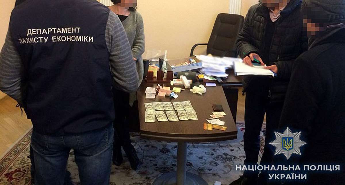 На Волині правоохоронці викрили керівника суду та адвоката на хабарі