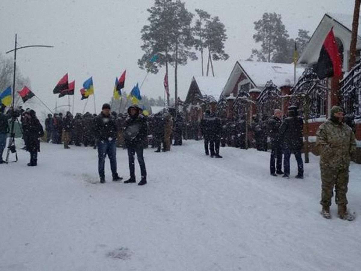 Активісти партії Саакашвілі пікетували маєток генпрокурора Луценка