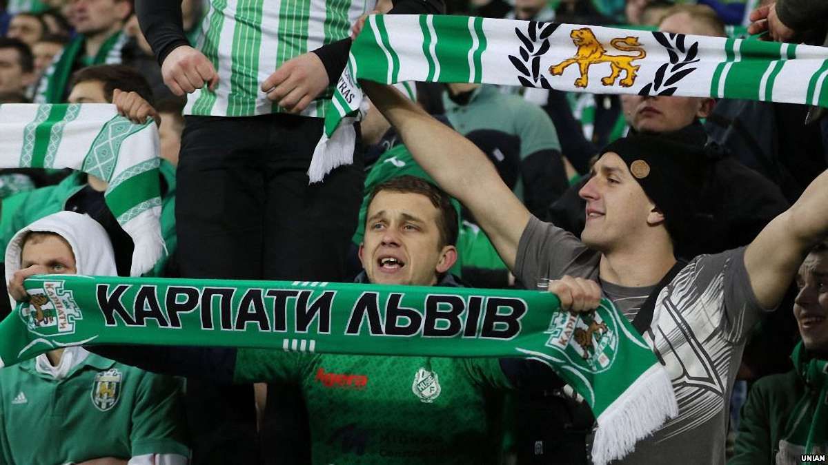 В Одесі фанати «Карпат» побилися з поліцейськими, чотирьох уболівальників затримано