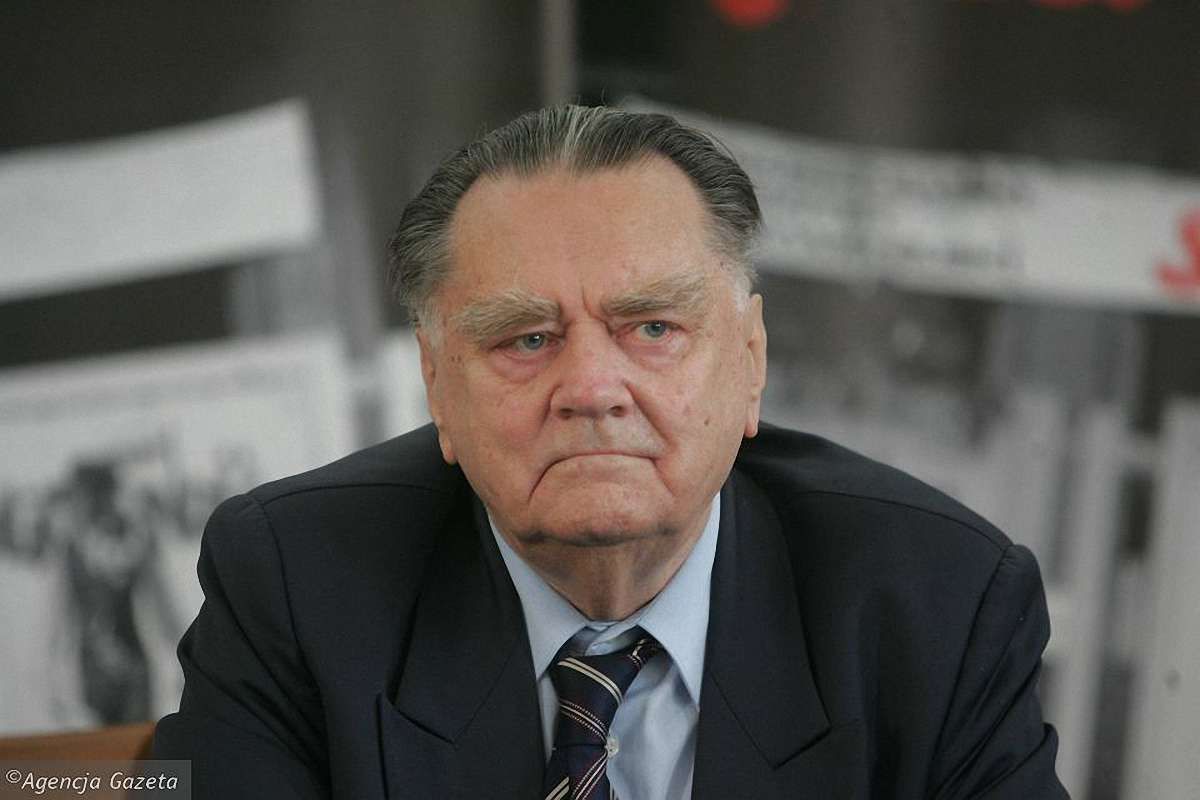 Екс-прем’єр-міністр Польщі заявив про непричетність Бандери до Волинської трагедії