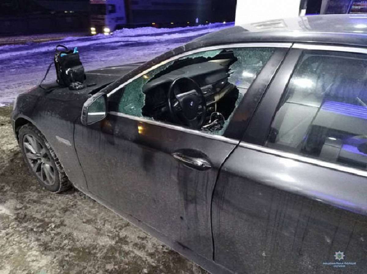У Києві на заправці у чоловіка викрали сумку з ₴4 млн