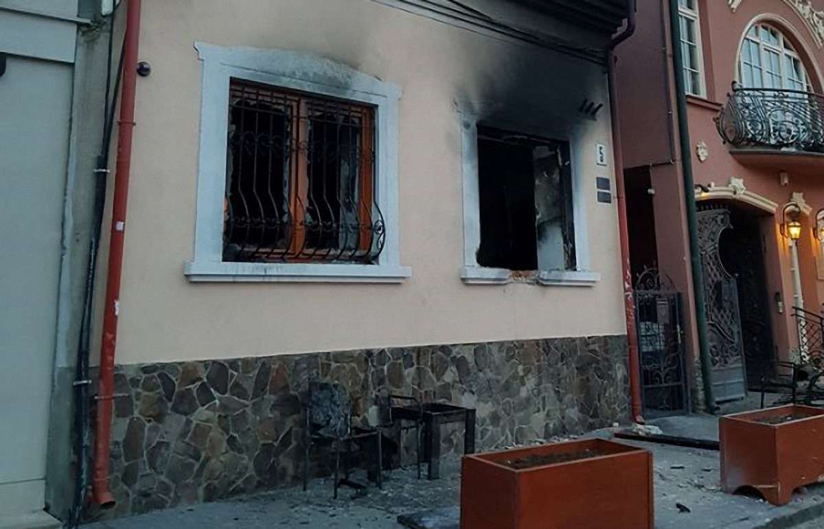 В Ужгороді вдруге за місяць підпалили офіс спілки угорців