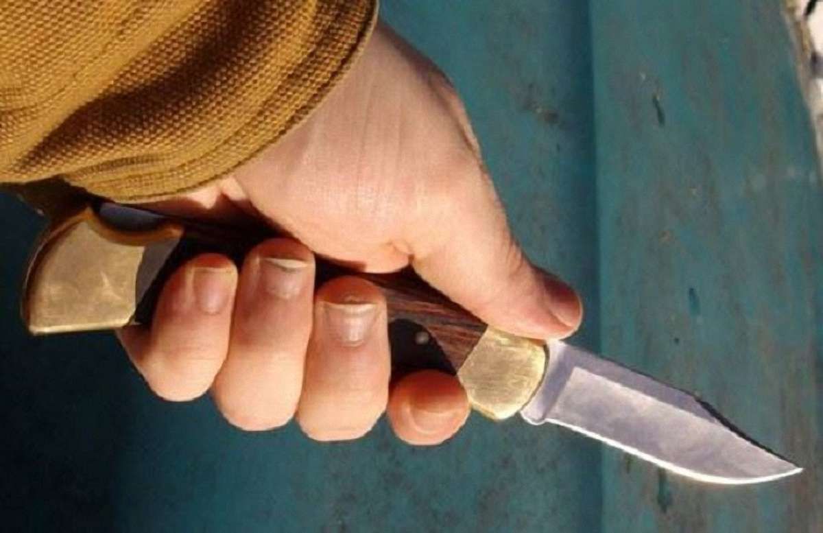 На Львівщині 28-річний чоловік із ножем напав на сусідку