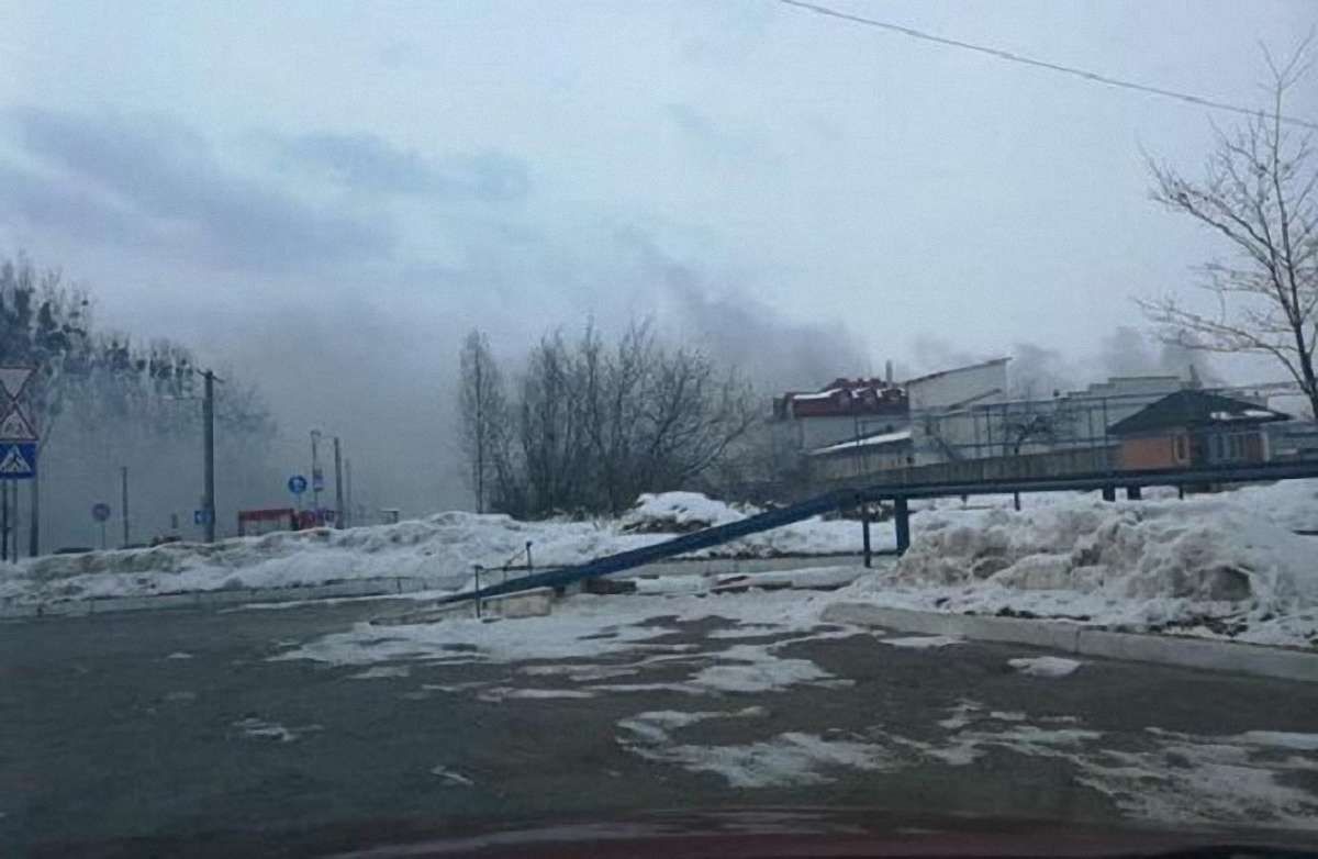 У Львові загорілись складські приміщення, пожежу ліквідовують
