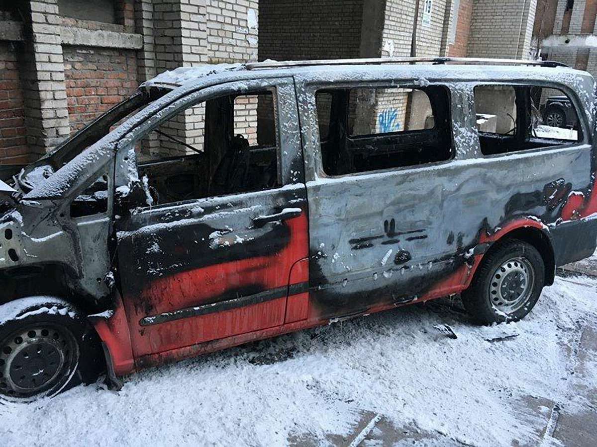 У Червонограді спалили машину директора місцевого ринку
