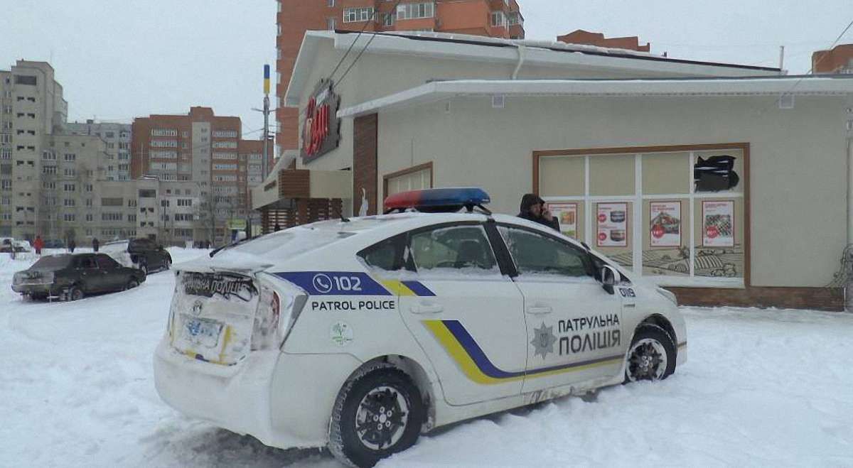 В Сумах невідомі кинули дві гранати в місцевий супермаркет