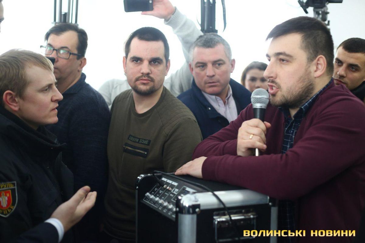 У Луцькій міськраді депутати побилися через питання про дозвіл будівництва