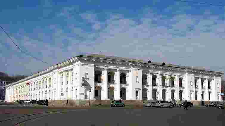 Суд повернув будівлю Гостинного двору у Києві державі