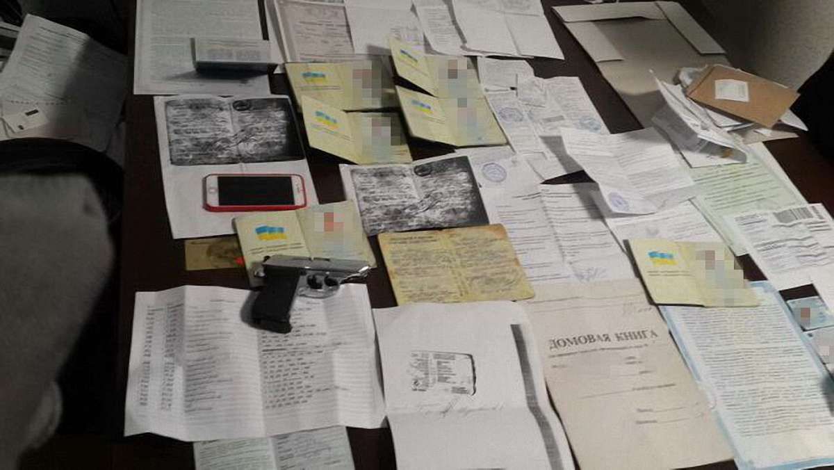 СБУ заблокувала у Києві незаконну схему легалізації в Україні іноземців