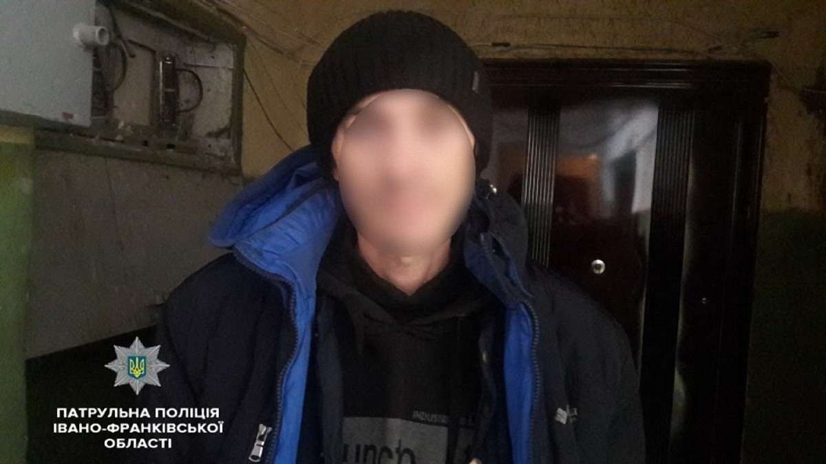В Івано-Франківську на гарячому затримали чоловіка, який крав ліфтовий кабель