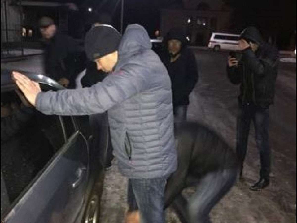 Затриманого на хабарі червоноградського податківця суд оштрафував на ₴25,5 тис.